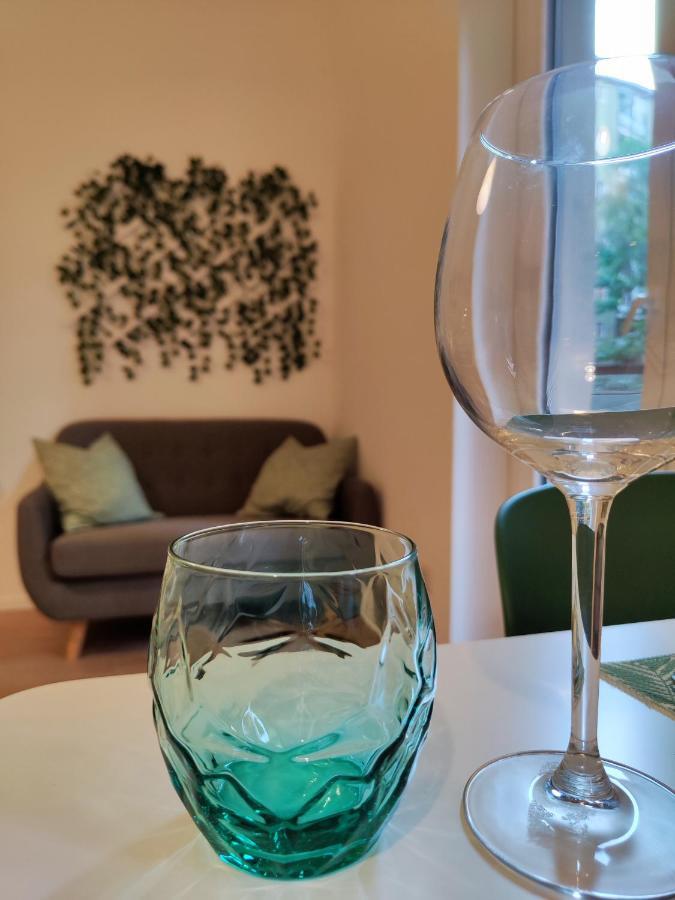The Green Apt - Stylish And Confortable Large Studio Close To Metro Apartment Mailand